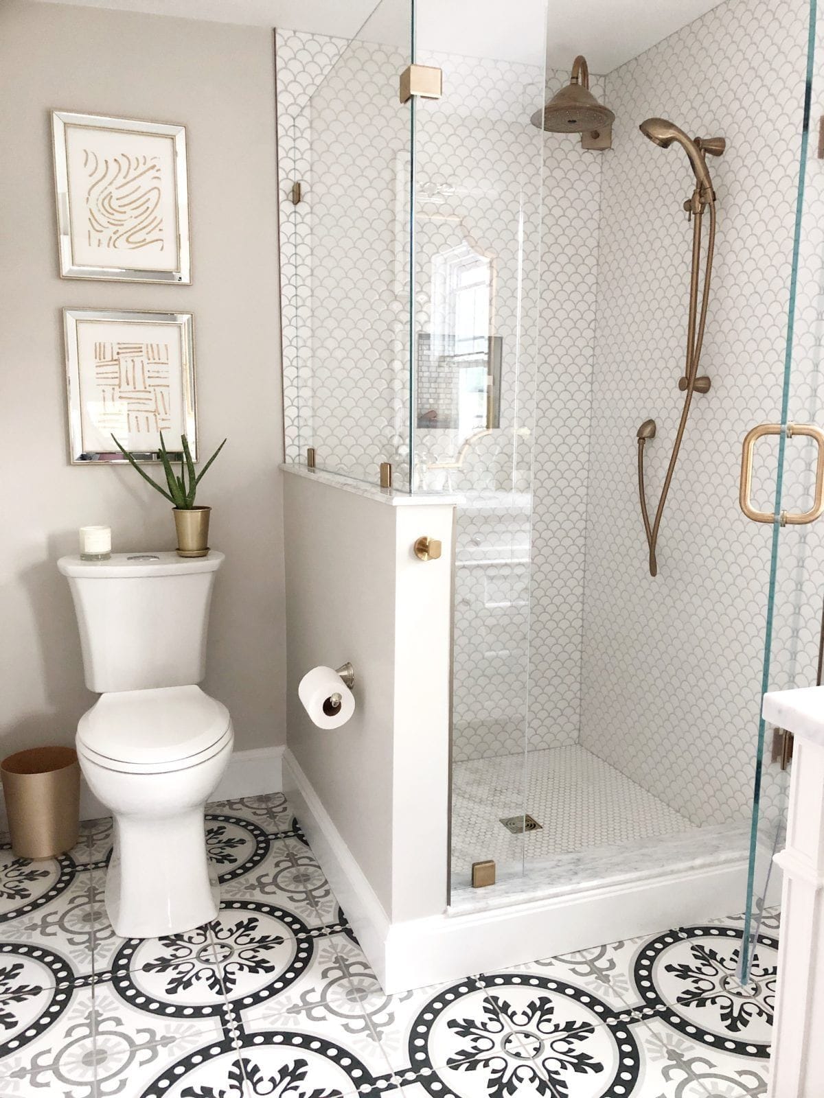 White shell pattern tile shower